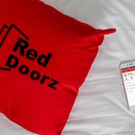 Hotel Reddoorz Near Taman Makam Pahlawan Cikutra Bandung Exterior foto