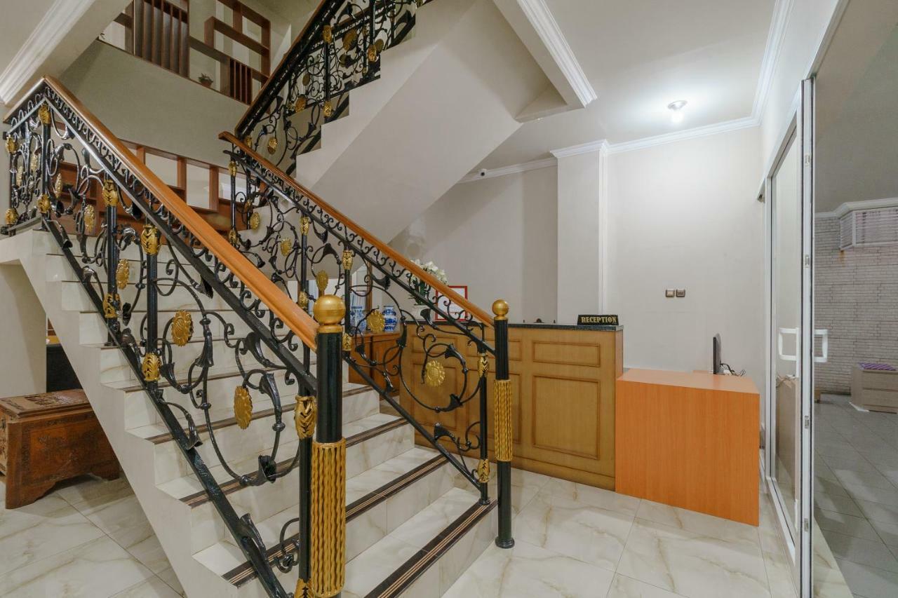 Hotel Reddoorz Near Taman Makam Pahlawan Cikutra Bandung Exterior foto