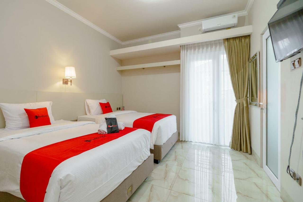 Hotel Reddoorz Near Taman Makam Pahlawan Cikutra Bandung Exterior foto