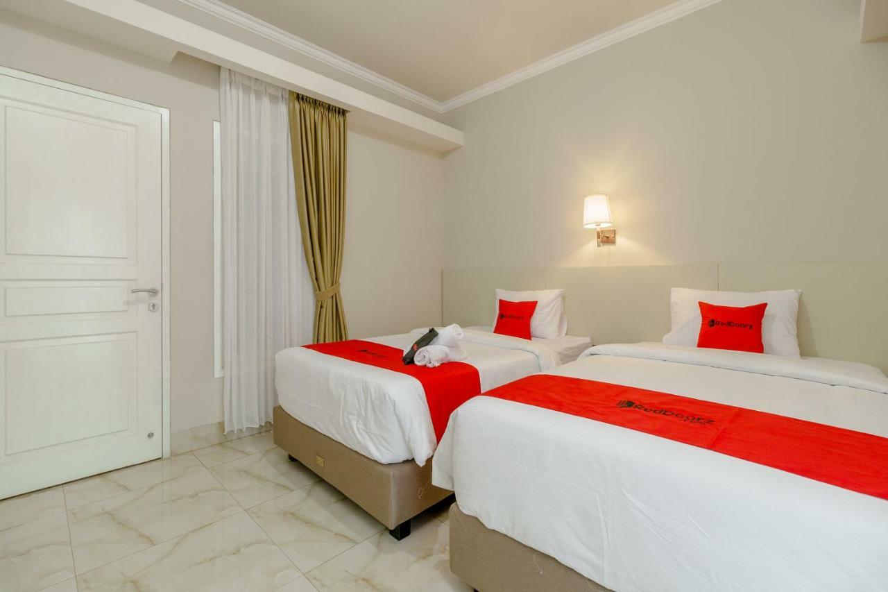 Hotel Reddoorz Near Taman Makam Pahlawan Cikutra Bandung Exterior foto