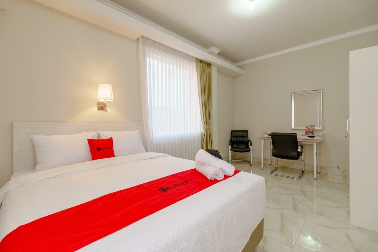 Hotel Reddoorz Near Taman Makam Pahlawan Cikutra Bandung Exterior foto