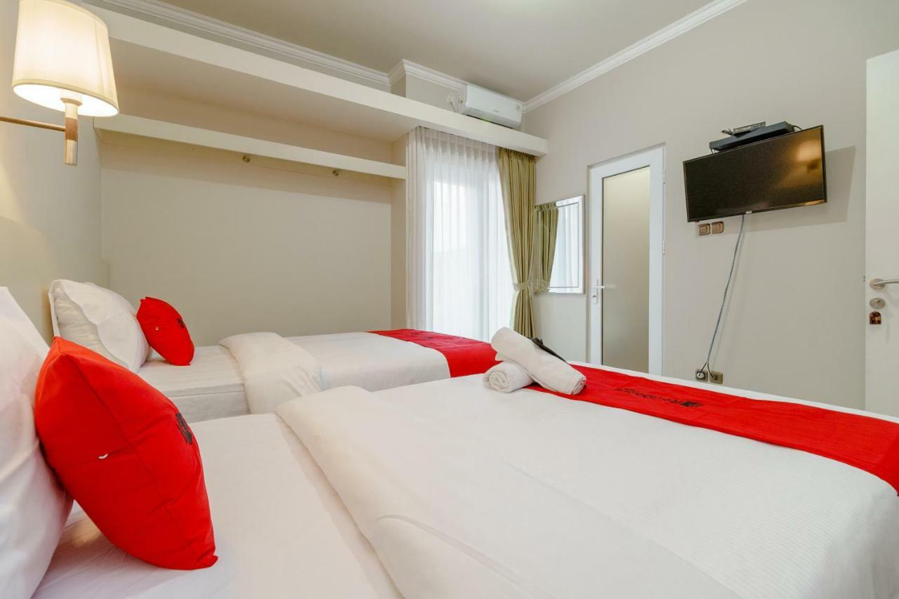 Hotel Reddoorz Near Taman Makam Pahlawan Cikutra Bandung Exterior foto