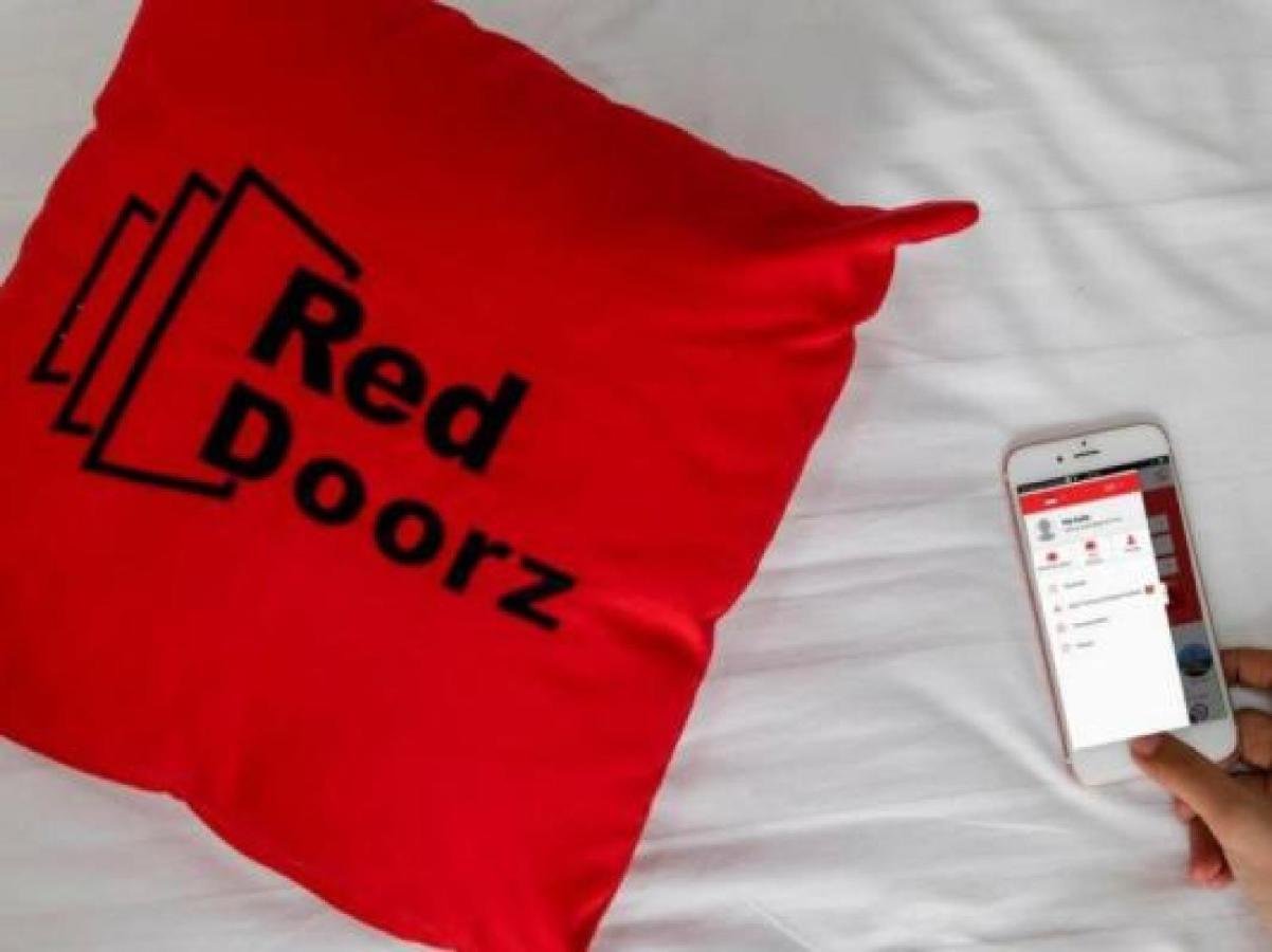 Hotel Reddoorz Near Taman Makam Pahlawan Cikutra Bandung Exterior foto